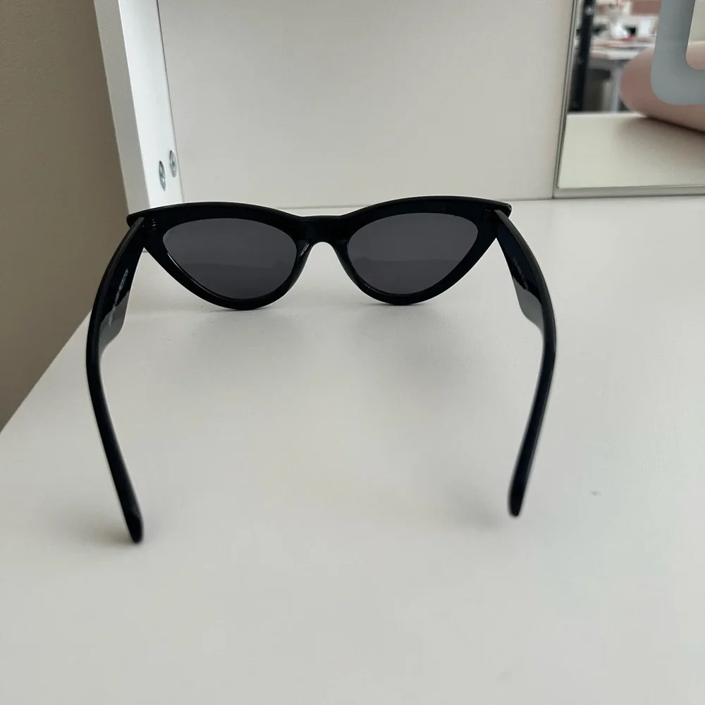NWT* Island Sunglass Club ‘PARIS’ Black Cat Eye Sunglasses